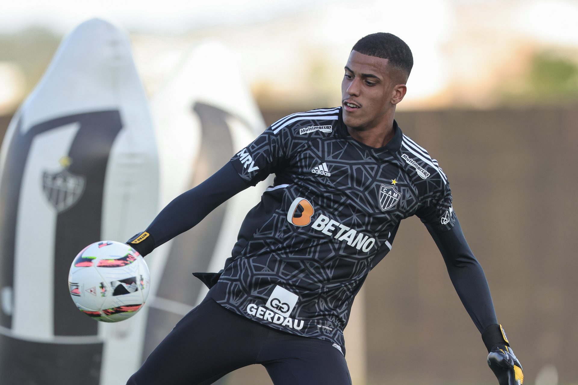 Gabriel Delfim Tem Contrato Renovado At O Final De Falagalo