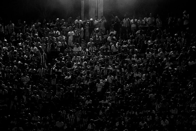 A um passo da tragédia: O descaso com a torcida no Ipatingão