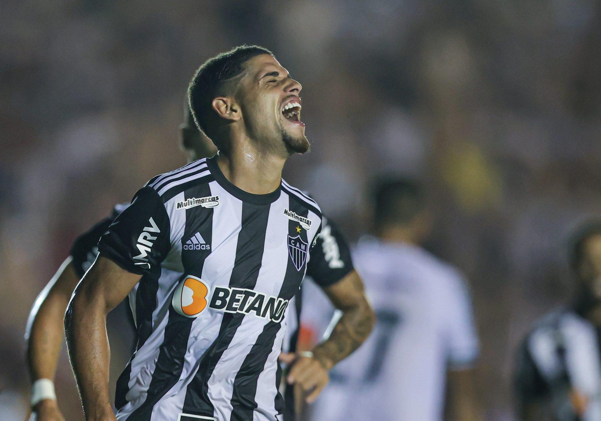 Rubens marca no finalzinho e Galo vence a terceira no Mineiro Rubens marca no finalzinho e Galo vence a terceira no Mineiro
