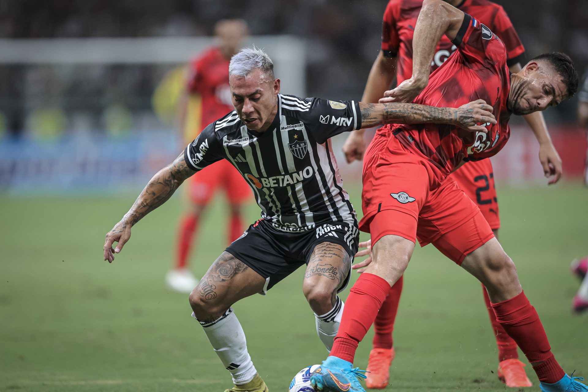 Galo decepciona e, sob vaias da Massa, perde para o Libertad no Mineirão Galo decepciona e, sob vaias da Massa, perde para o Libertad no Mineirão