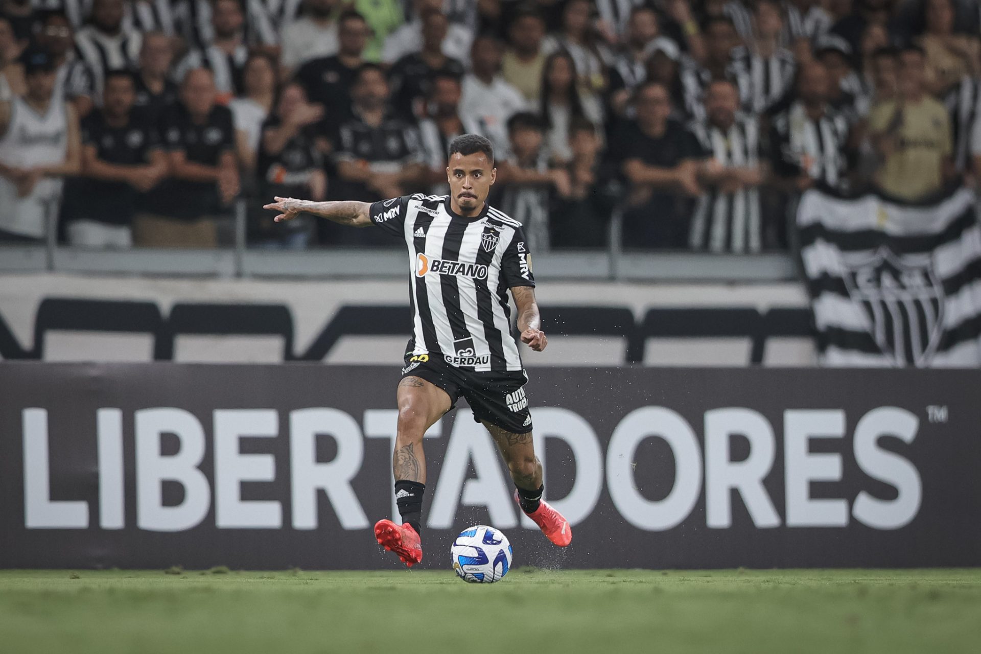 Para que a alegria ficasse completa só faltou a massa no Mineirão na virada  do Galo sobre o Corinthians