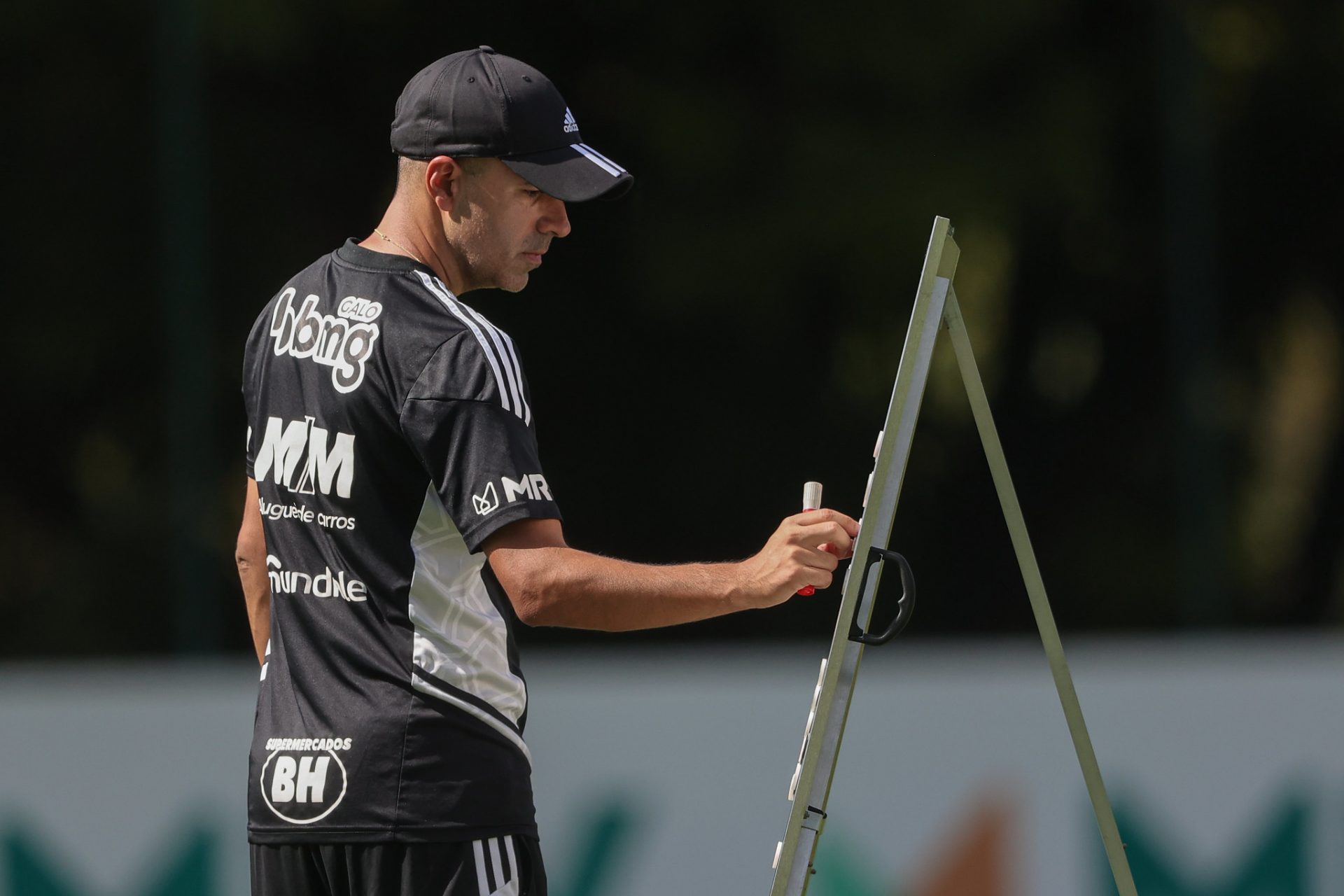 LUCAS GONÇALVES LUCAS GONÇALVES
