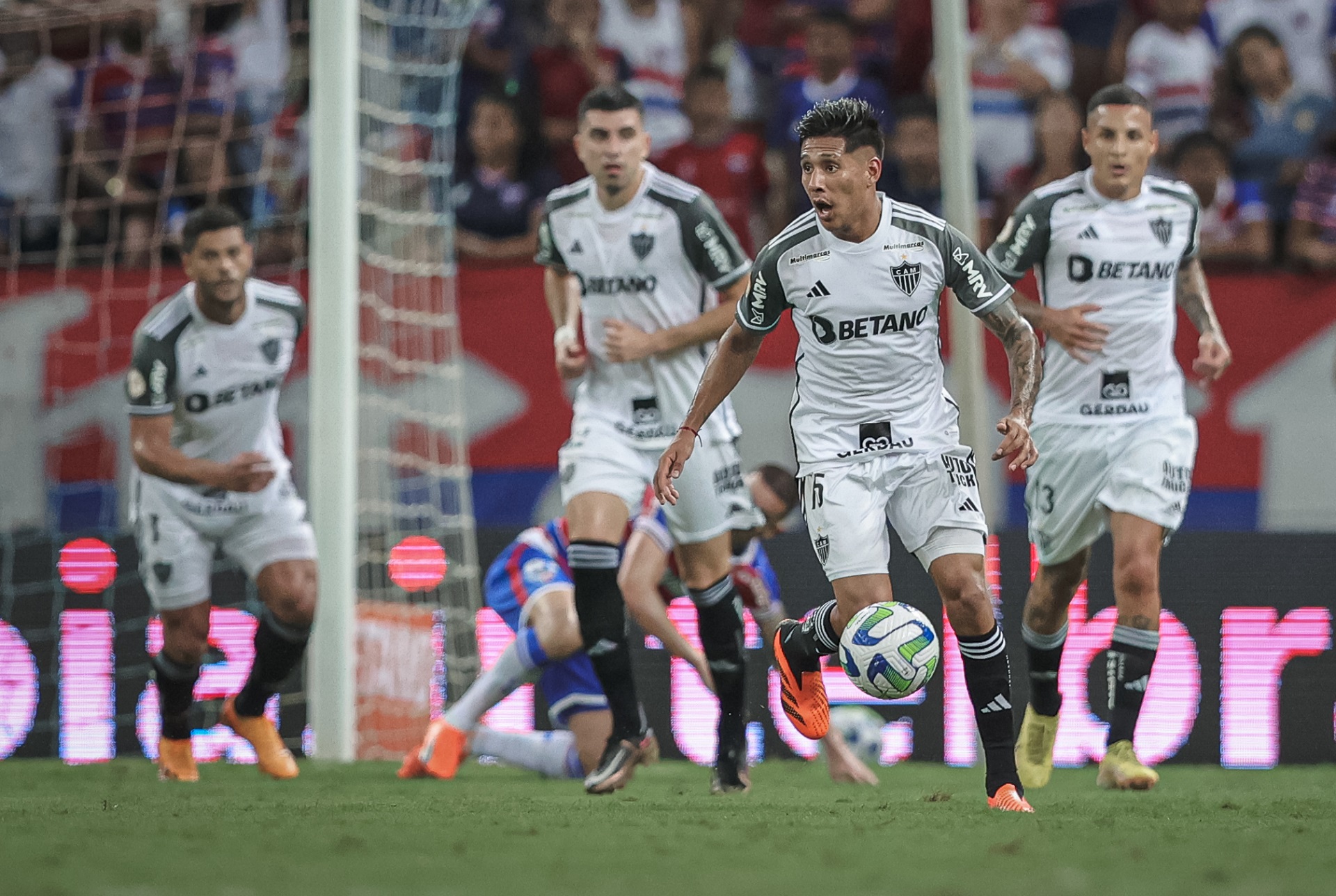 Desde que estreou pelo Atlético no Brasileirão, Hulk é o jogador com mais  gols e participações em gols na competição - FalaGalo