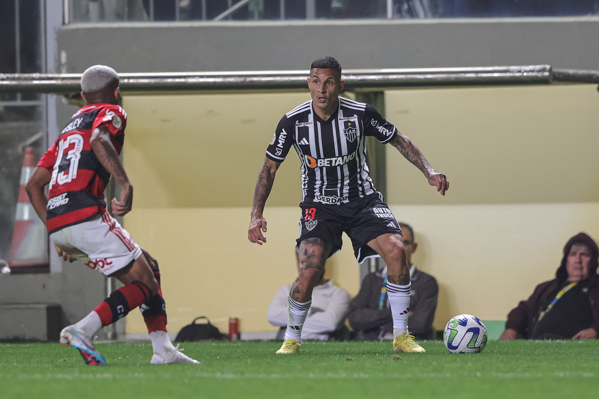 Zé Hugo agradece torcida e lamenta empate: 'Hoje não foi nosso dia