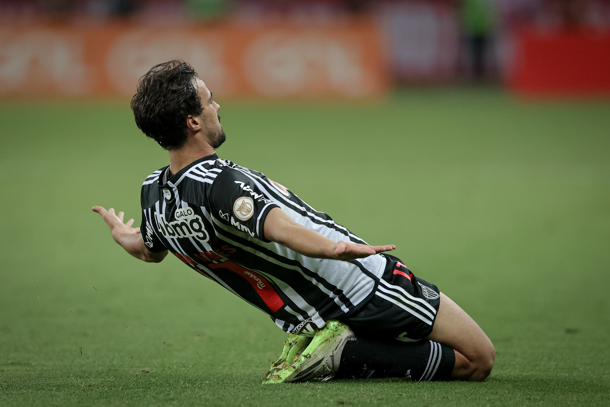 Galo escalado com três mudanças no meio-campo para enfrentar o Coritiba