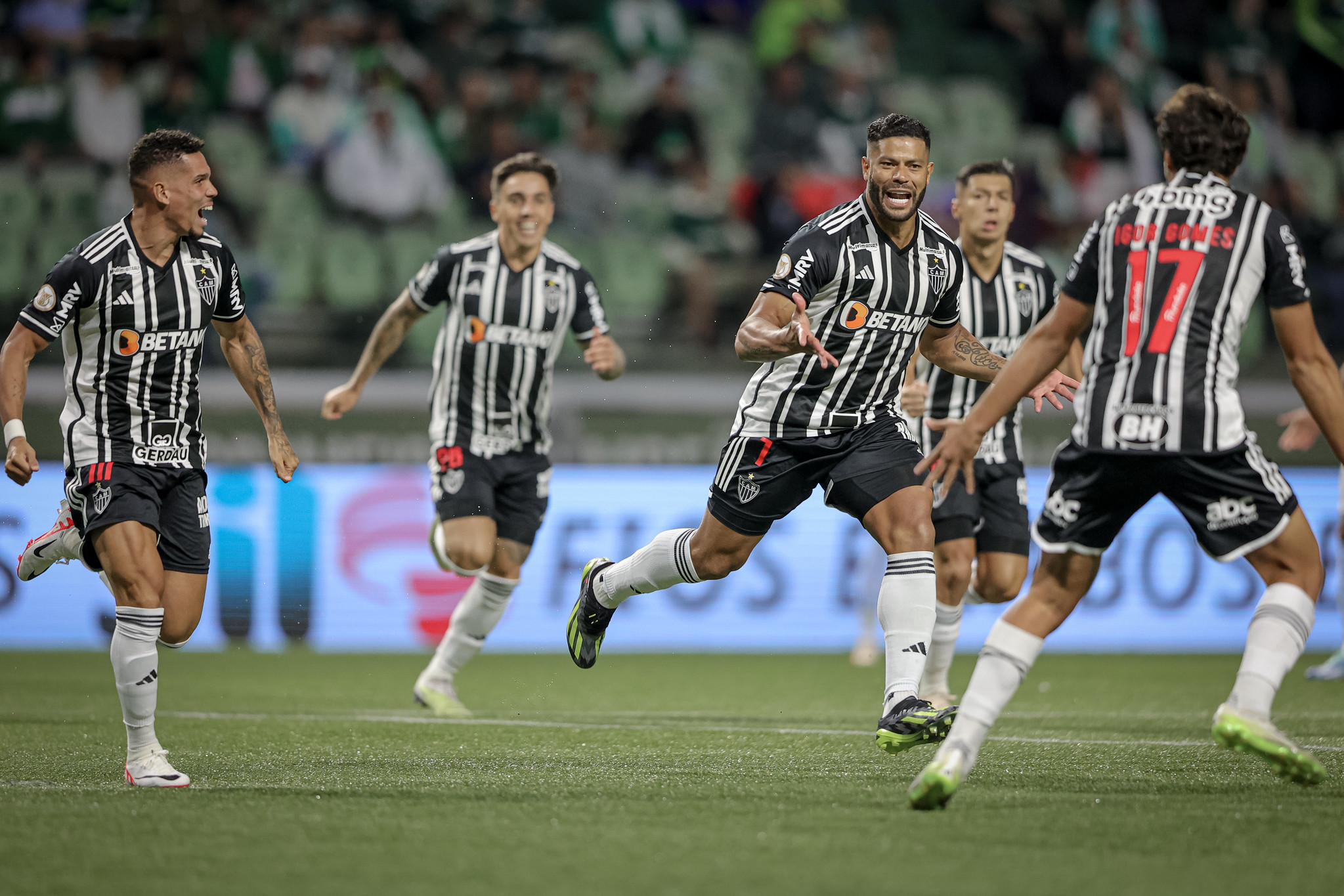 Jemerson faz gol contra, Galo joga mal e perde primeiro clássico na Arena  MRV - FalaGalo