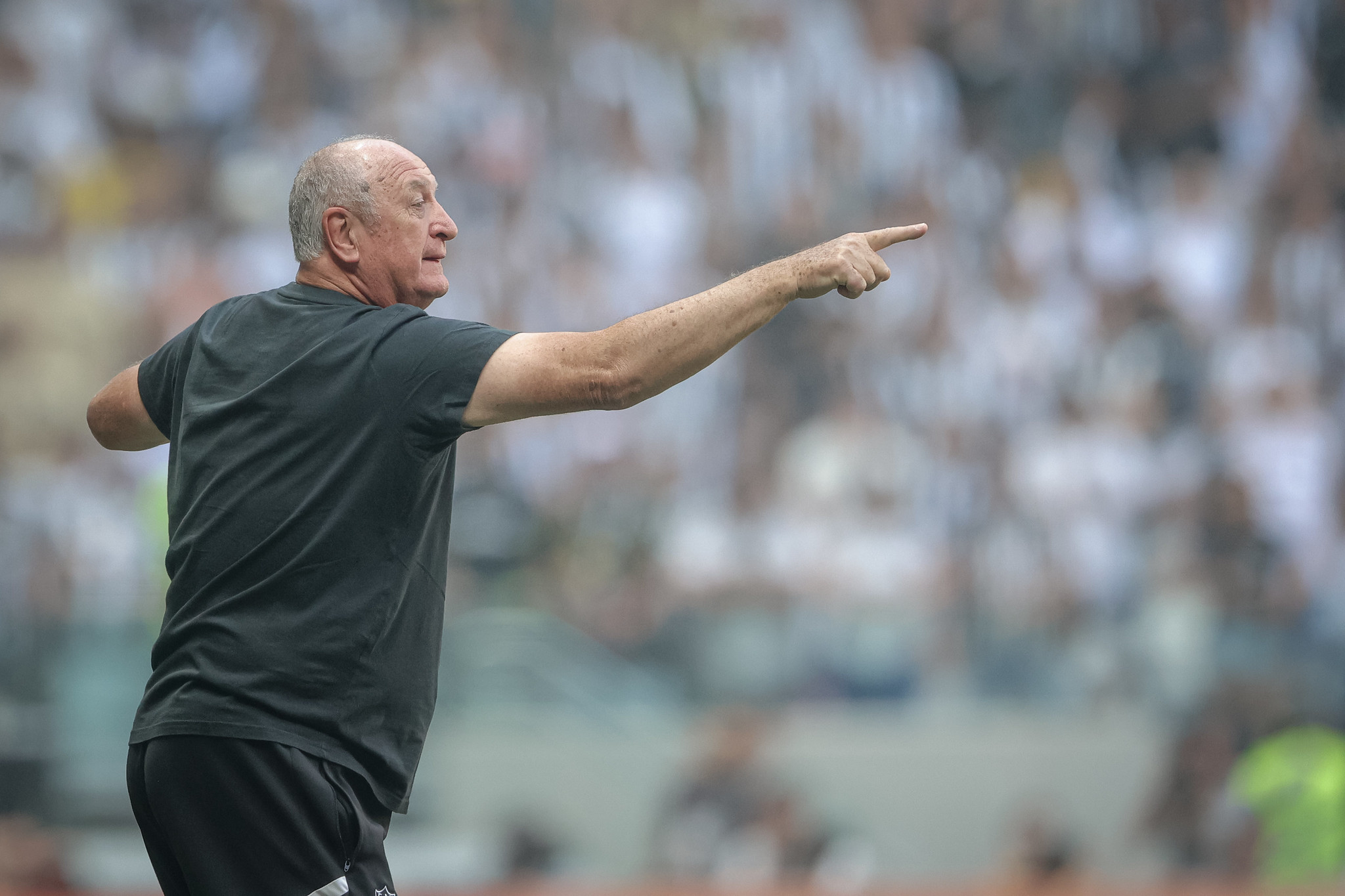 Jemerson faz gol contra, Galo joga mal e perde primeiro clássico na Arena  MRV - FalaGalo