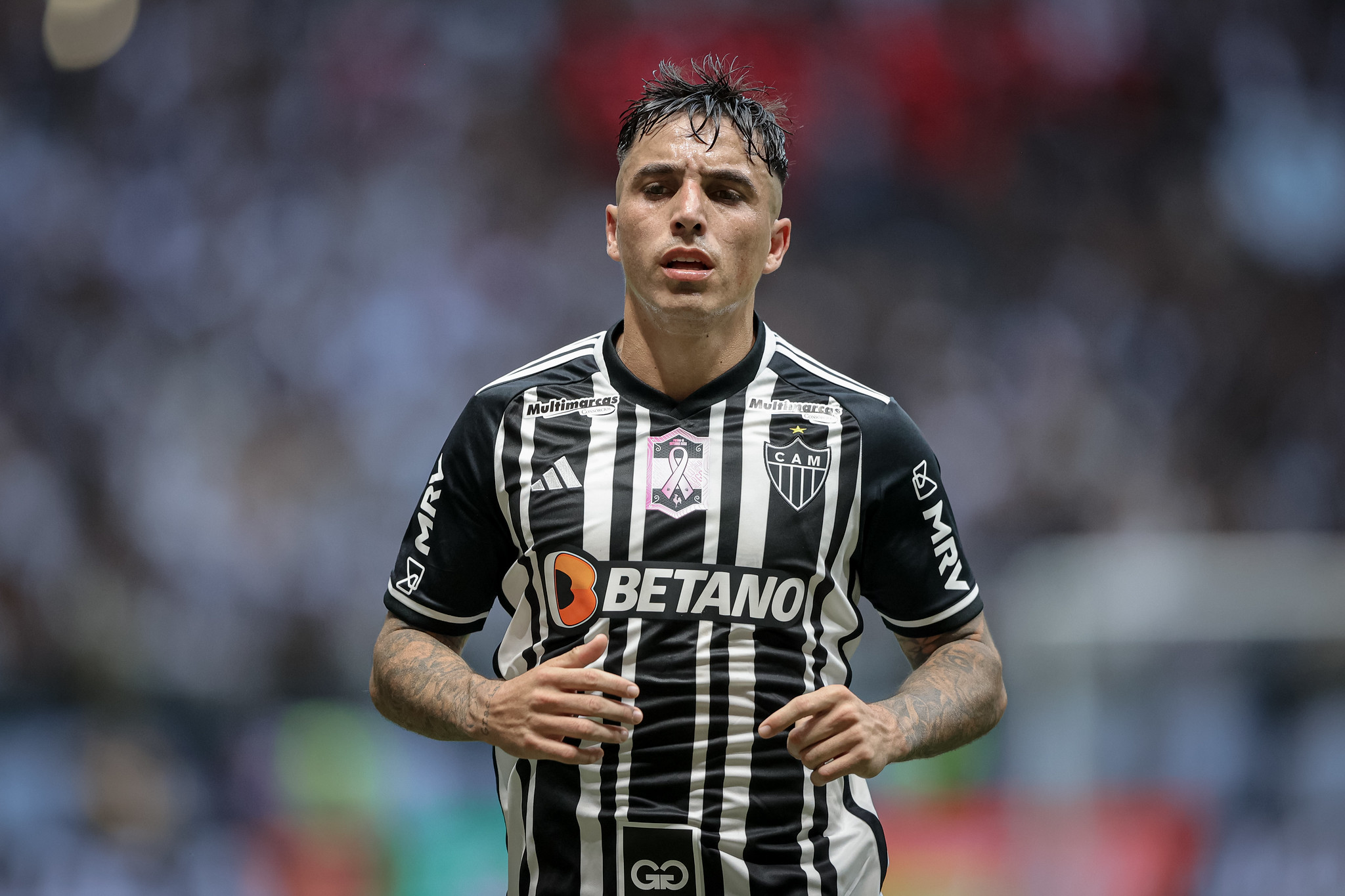 Vai ou fica? Renzo Saravia fala sobre o seu futuro no Atlético