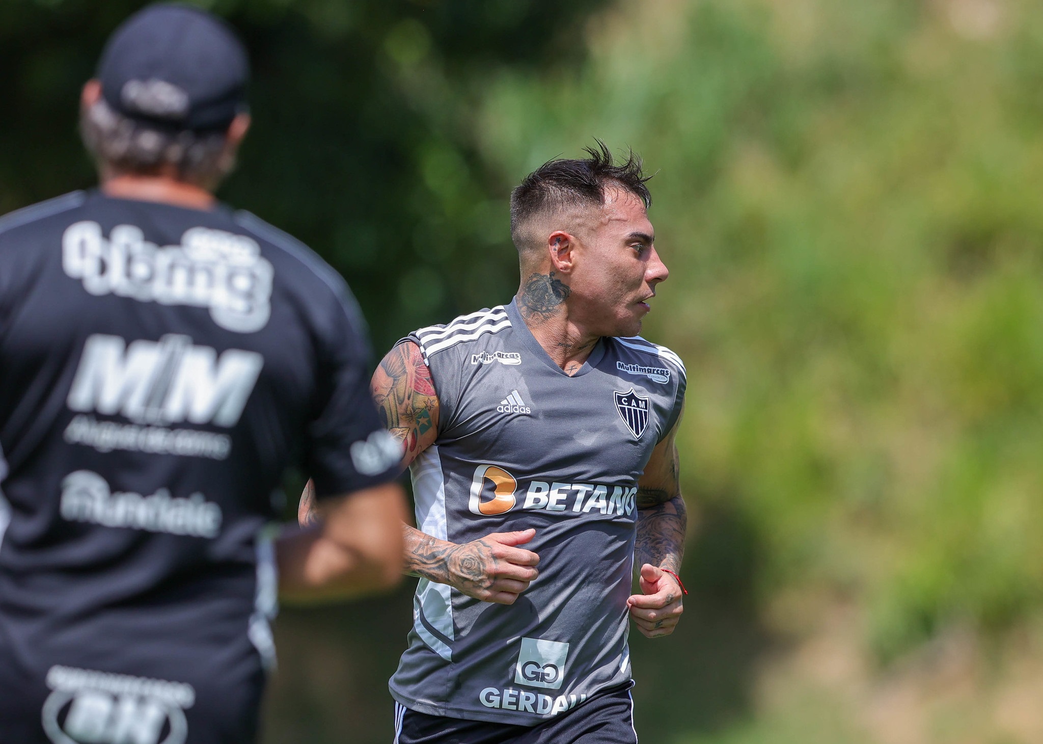 Com novidade em campo, Atlético já treina com foco no Flamengo