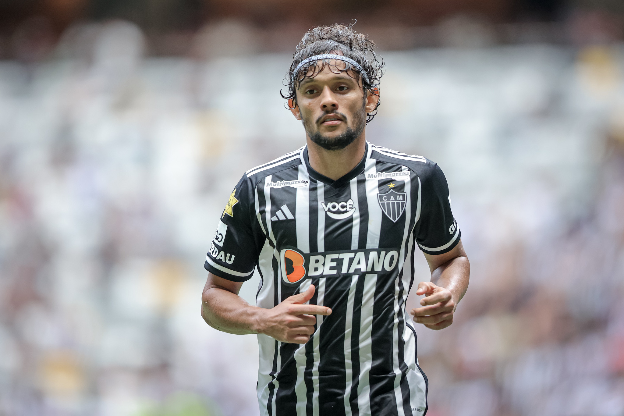 Scarpa garante adaptação a qualquer função pedida por Felipão, que destaca versatilidade do meia do Atlético