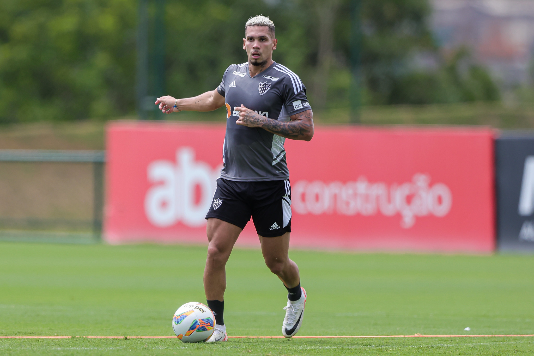 Paulinho quer títulos, mercado agitado, Galo pronto para a estreia: Resumão com as principais notícias do Atlético nesta terça-feira (23) Paulinho quer títulos, mercado agitado, Galo pronto para a estreia: Resumão com as principais notícias do Atlético nesta terça-feira (23)