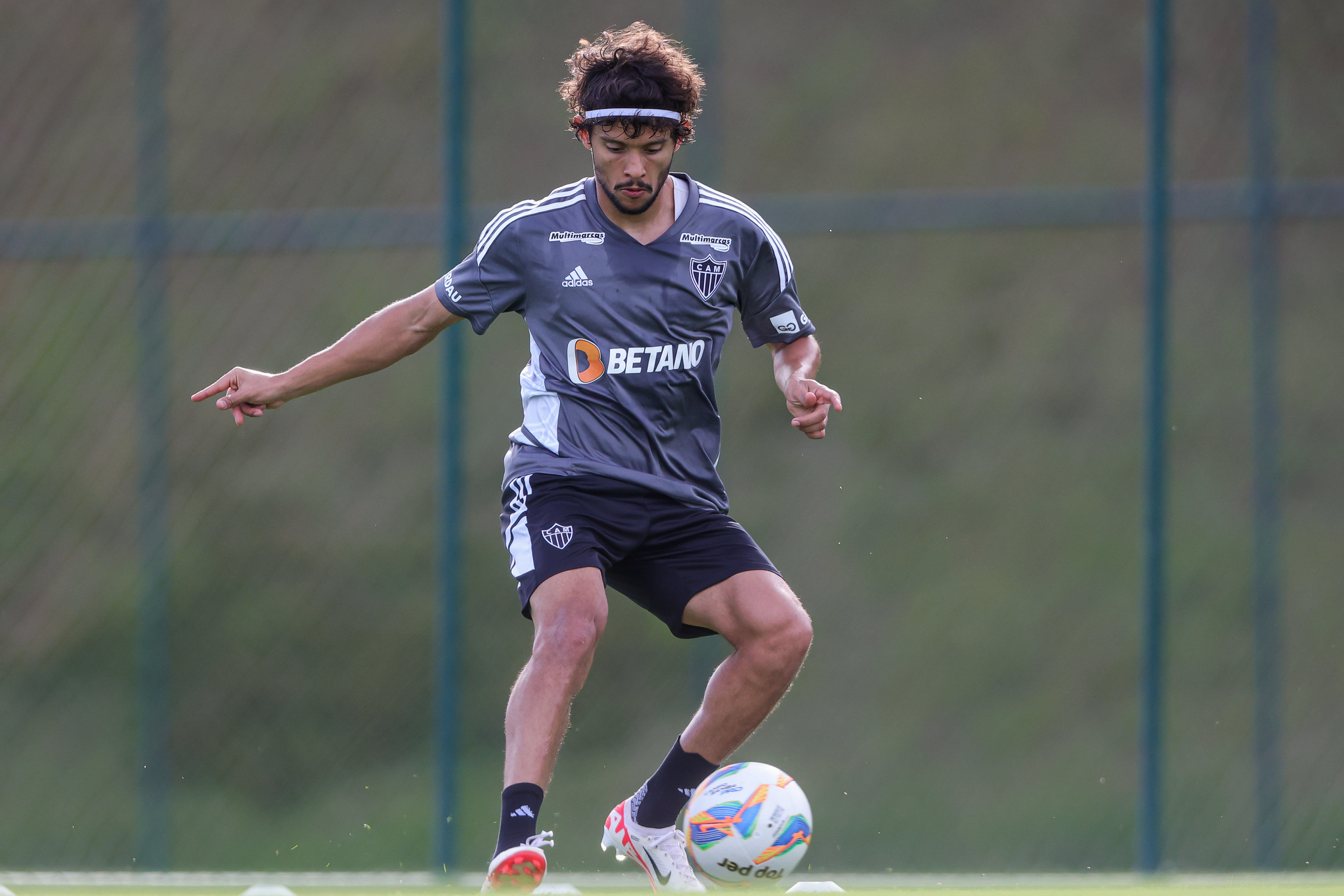 Scarpa fora da estreia, oferta por Luis Henrique considerada baixa, denúncia no STJD: Resumão com as principais notícias do Galo nesta segunda-feira (22) Scarpa fora da estreia, oferta por Luis Henrique considerada baixa, denúncia no STJD: Resumão com as principais notícias do Galo nesta segunda-feira (22)