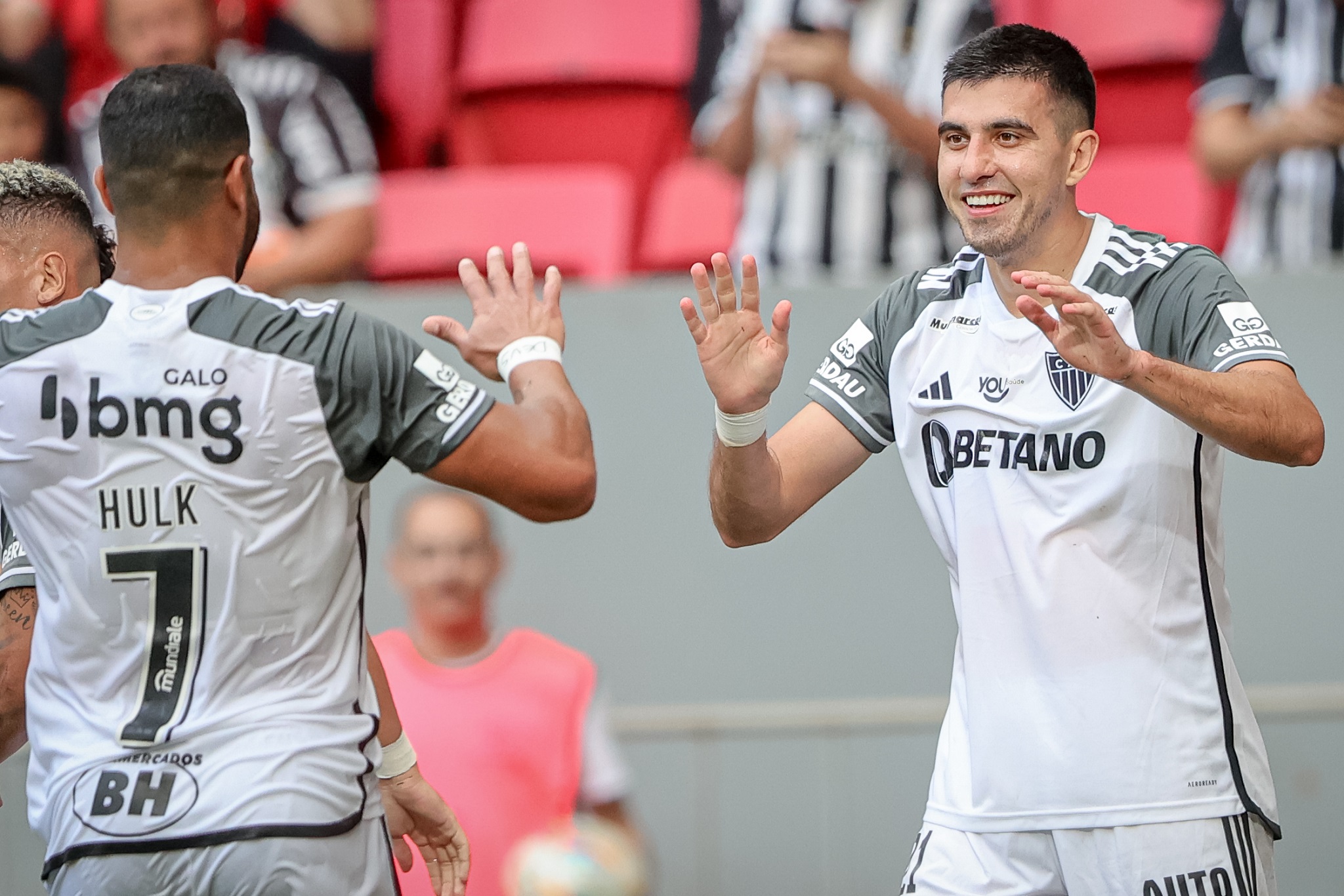 Battaglia usa bola aérea a favor, Hulk fica a um gol do 100º, e Galo bate o Itabirito em Brasília Battaglia usa bola aérea a favor, Hulk fica a um gol do 100º, e Galo bate o Itabirito em Brasília