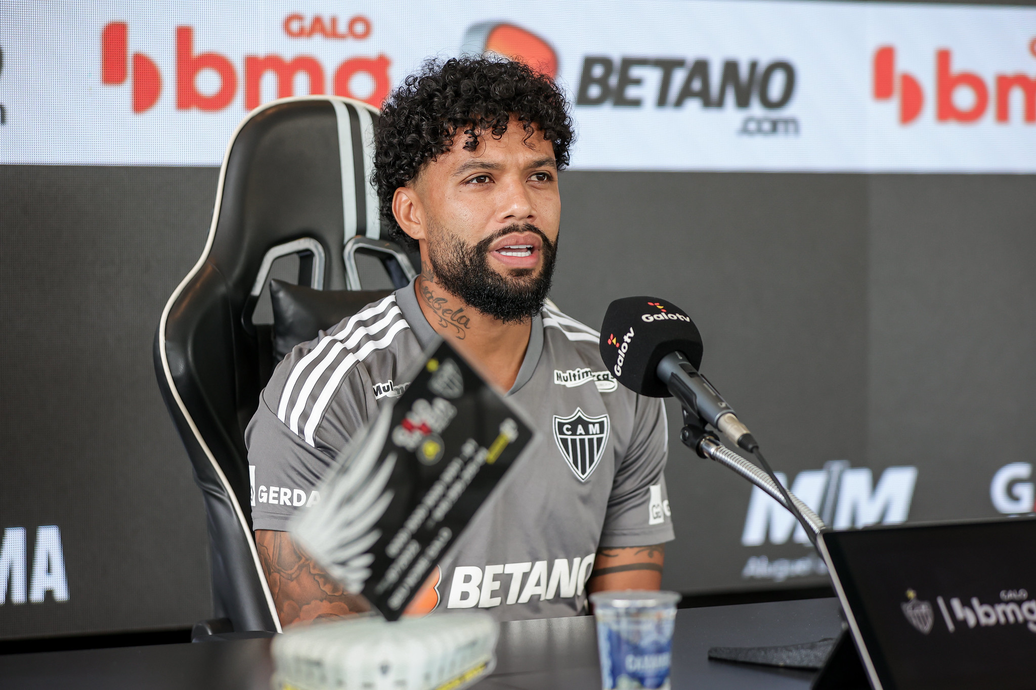 Otávio destaca trabalho para o clássico, prega superação e chama a responsabilidade: ‘O Atlético tem a obrigação de vencer’