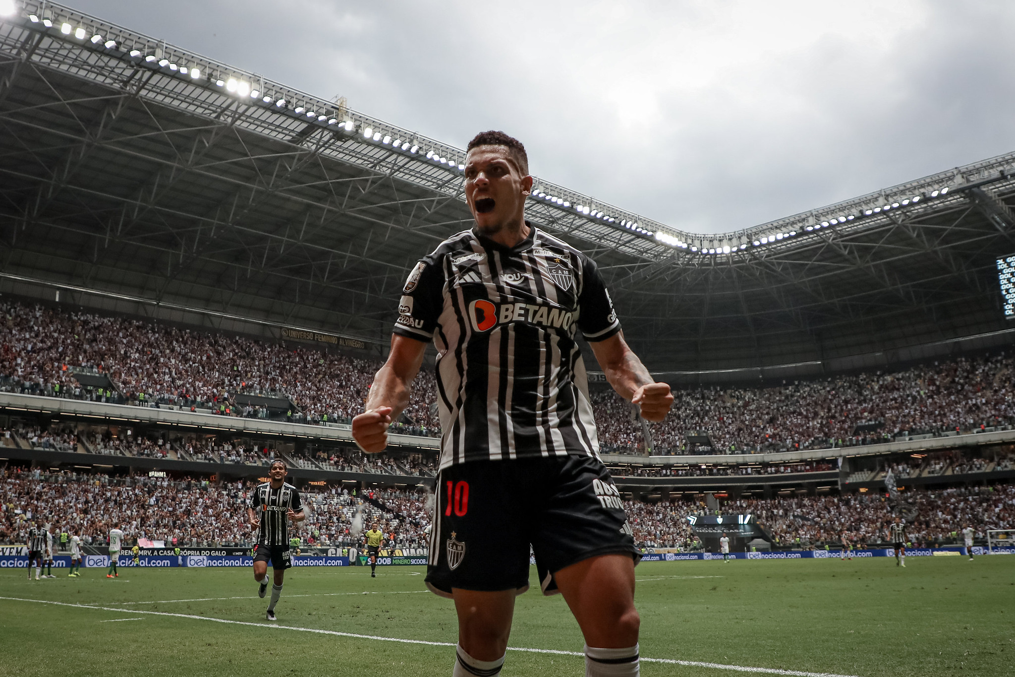 Estudo aponta Paulinho como o segundo jogador mais valioso do futebol brasileiro
