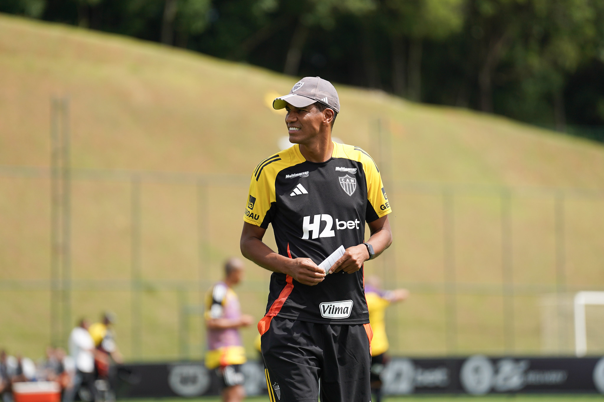 Leonardo Silva seguirá como auxiliar da categoria sub-20 (Foto: Daniela Veiga/Atlético)