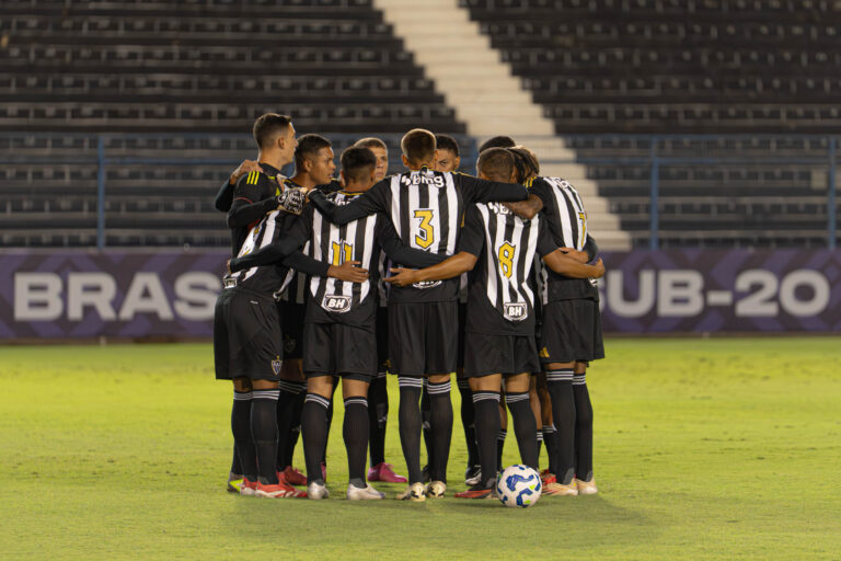Galinho Sub-20 em ação (Foto: Fabio Pinel/Atlético)