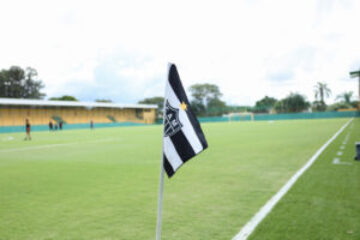 Bandeira do Galo na Arena Gregorão (Foto: Daniela Veiga / Atlético)