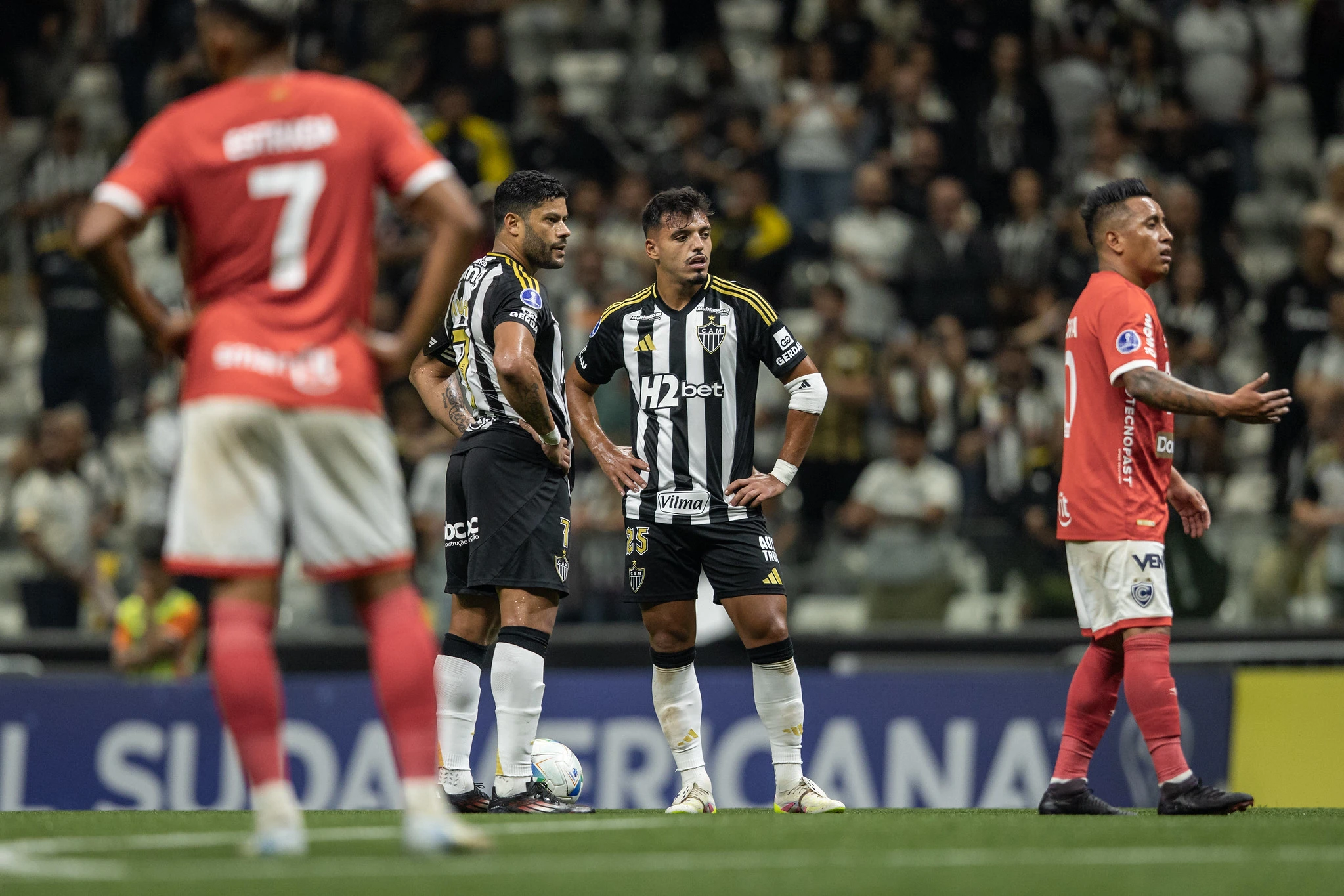 Atlético desperdiça chances contra o Cienciano