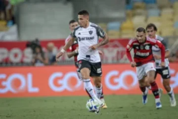Atlético atrasa repasse a Paulinho por transferência ao Palmeiras.