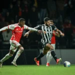 Atlético recebe o Internacional em busca de aproximar do G6