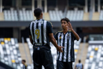 No início da semana, Galinho Sub-17 jogou contra o Corinthians na Arena MRV (Foto: Paulo Henrique França / Atlético)