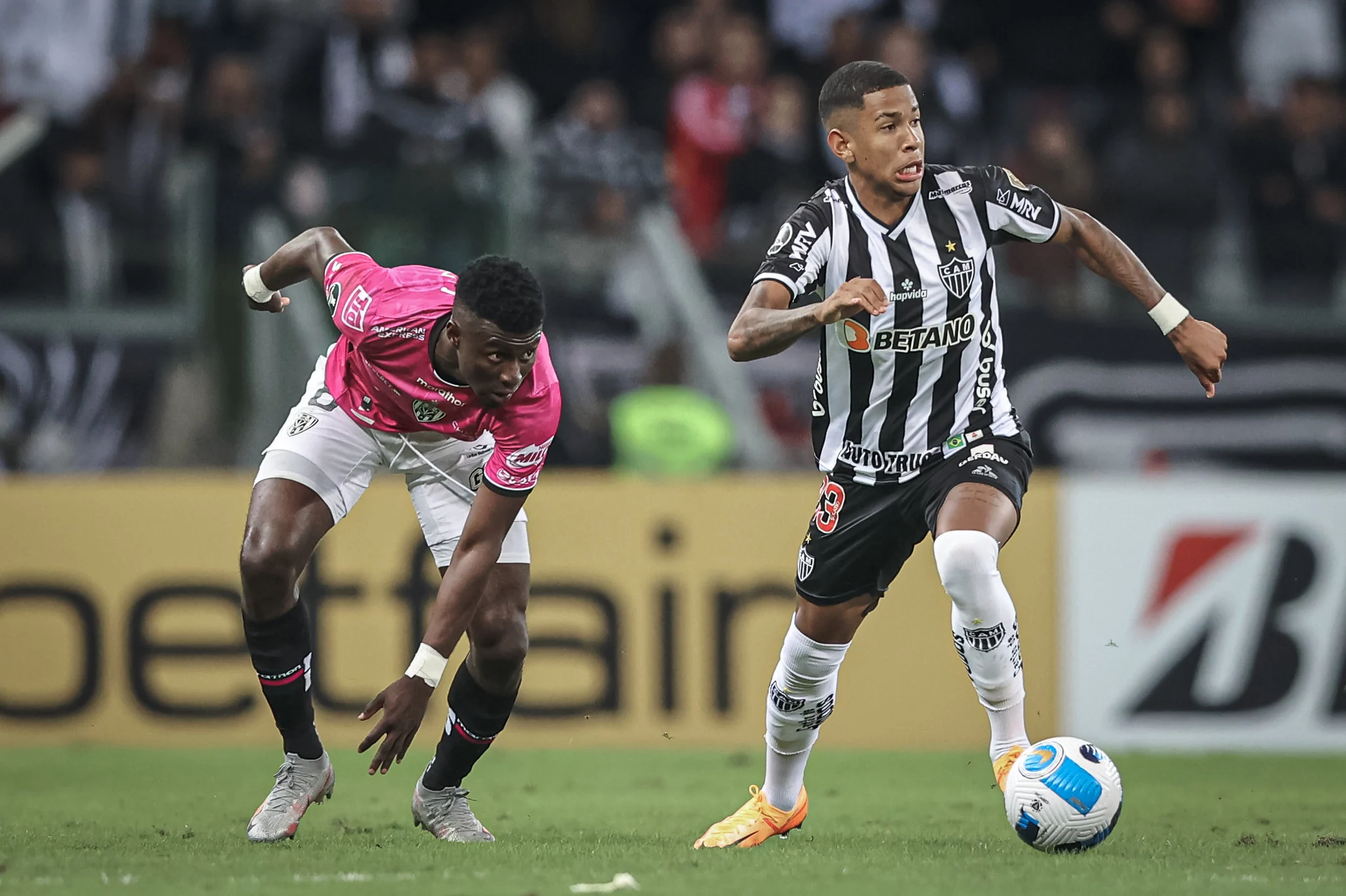 Manchester City rejeita primeira oferta por Savinho, mas Galo segue de olho no negócio