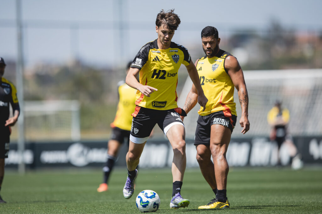 Vitão, zagueiro promissor do Atlético (Foto: Pedro Souza/Atlético)