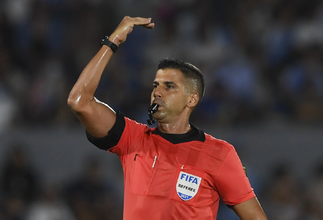 cbf-escala-arbitro-carioca-para-comandar-o-duelo-entre-atletico-e-santos
