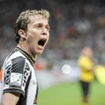Nesse dia de galo, nascia Bernard.