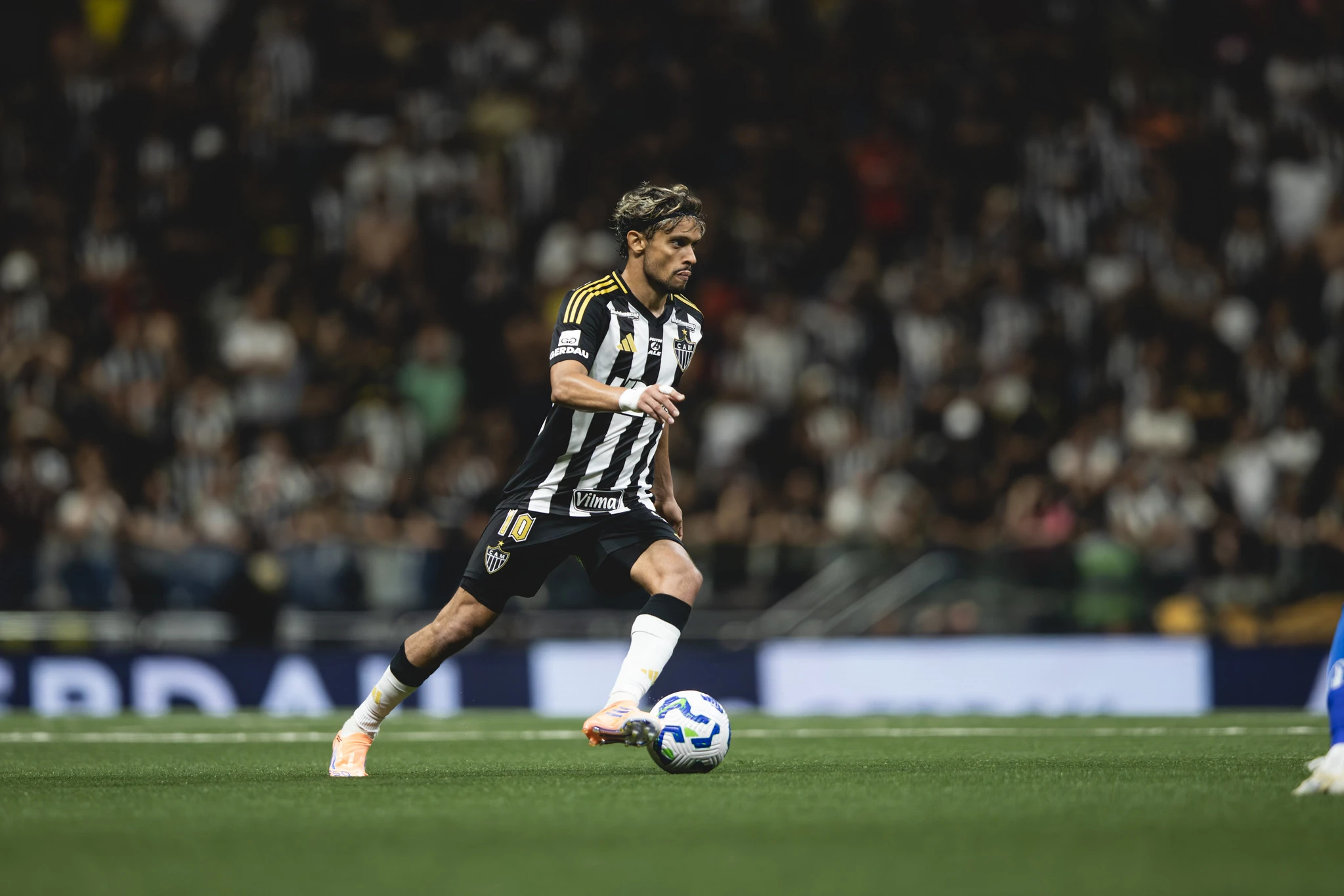 Atlético rejeita proposta de clube saudita por Gustavo Scarpa