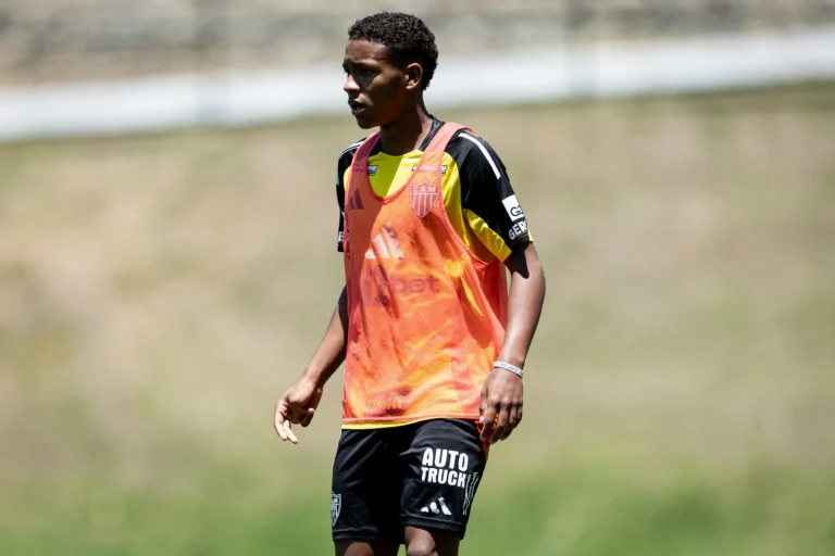 Jóia da Base alvinegra, Gabriel Veneno está relacionado para o jogo contra o Sport