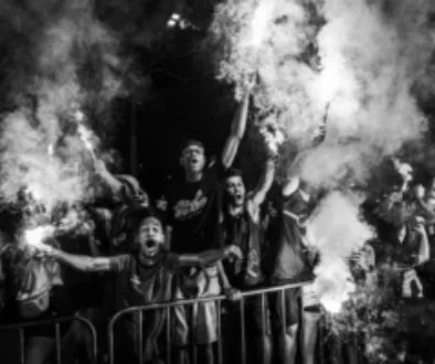 O verbo do “acreditar”: a metáfora viva de um Galo que insiste em se erguer e sonhar outra vez com a América