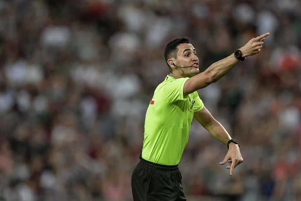 Árbitro paulista Matheus Candançan apita Sport x Atlético na Ilha do Retiro