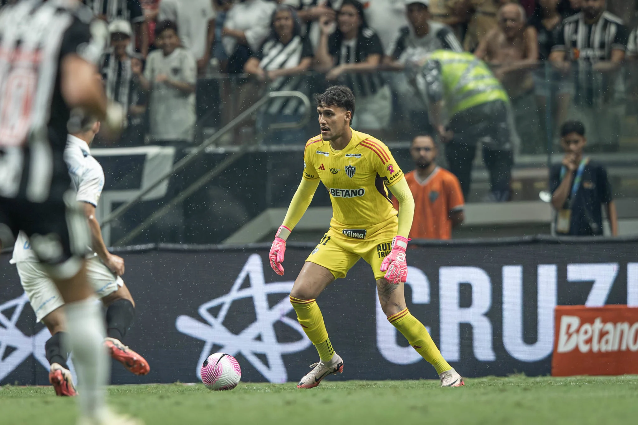 Atlético aciona FIFA para cobrar dívida do Alverca por venda de goleiro