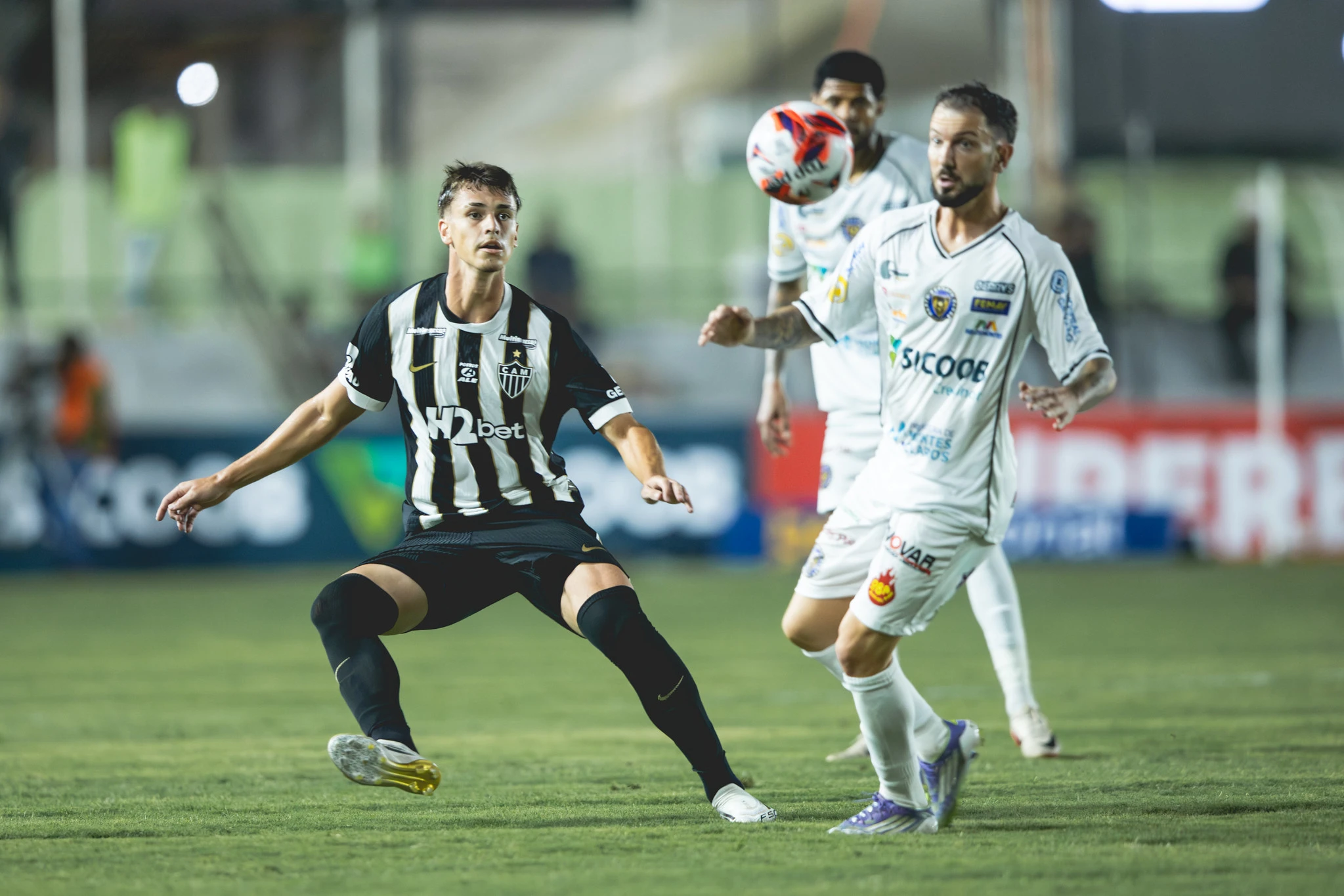 Atlético sai atrás, reage, mas só empata com o North na Arena Credinor