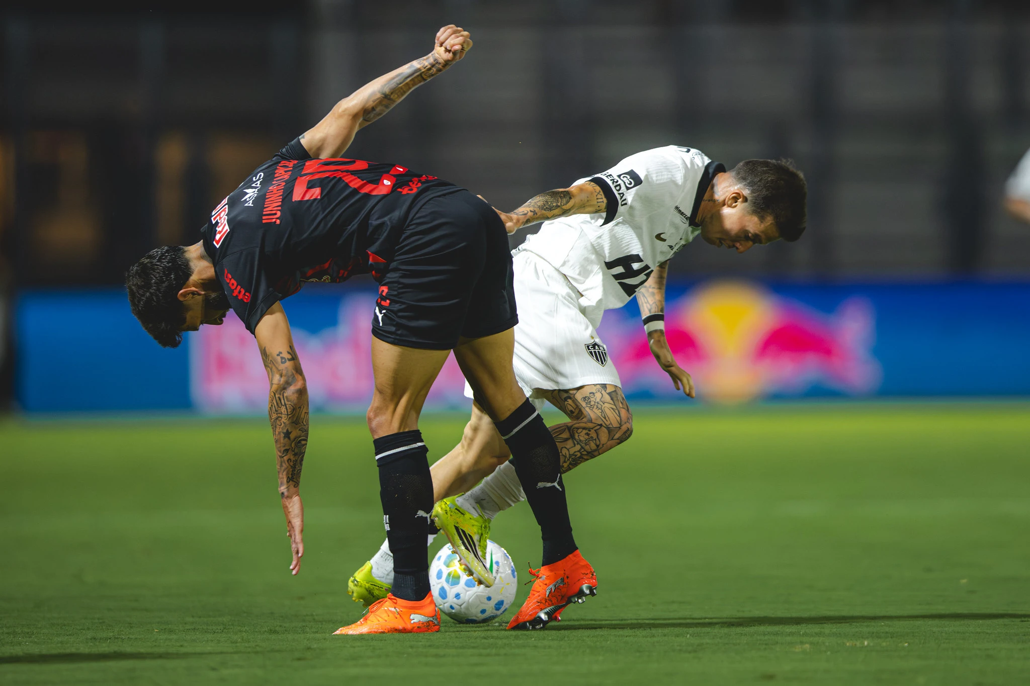 Cresce com a bola, vacila sem ela