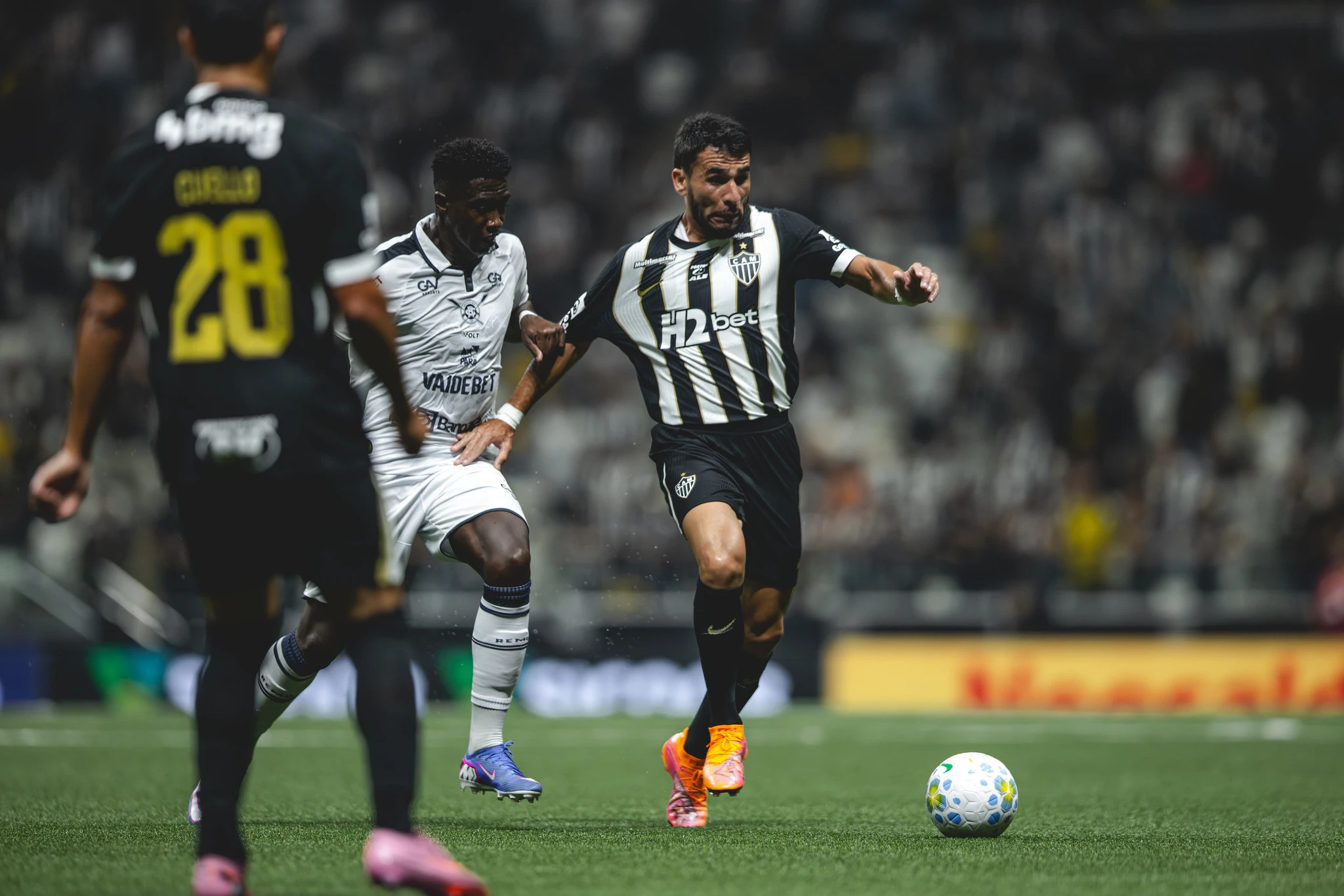 Gols perdidos e falta de organização defensiva marcam o empate do Atlético contra o Remo