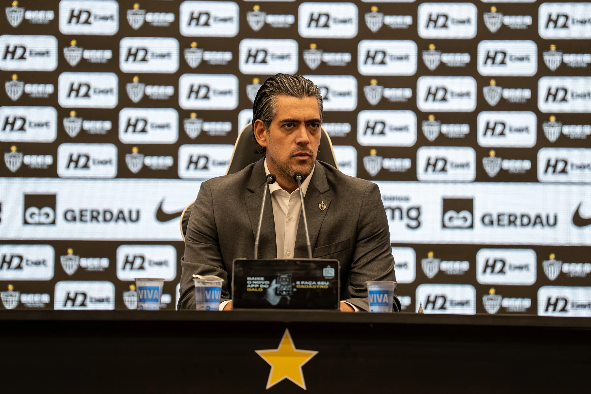 Paulo Bracks reconhece lacunas no elenco e diz que Atlético está perto de fechar com volante