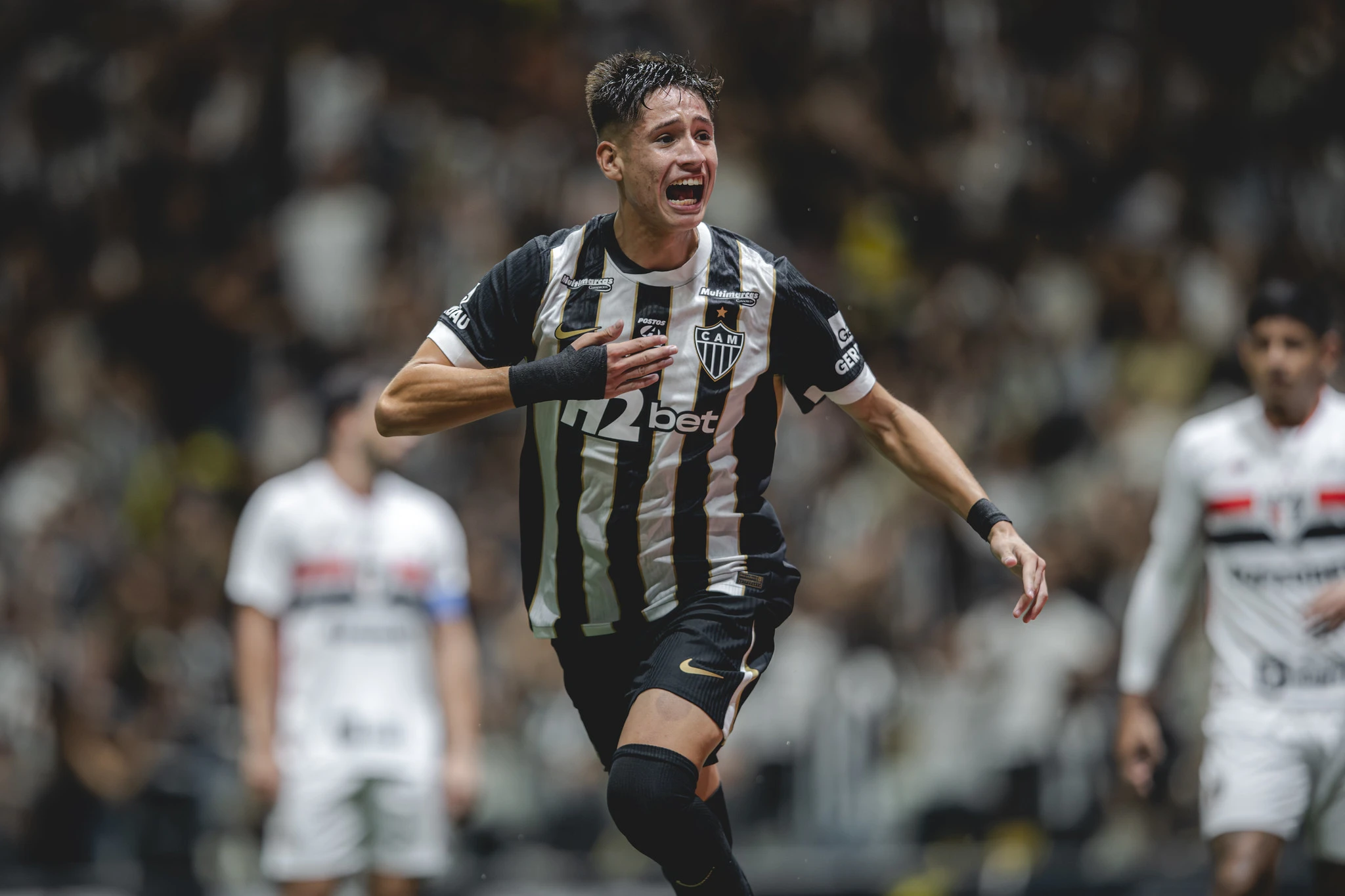 Com gol de Román, Atlético bate o São Paulo e respira no Brasileirão