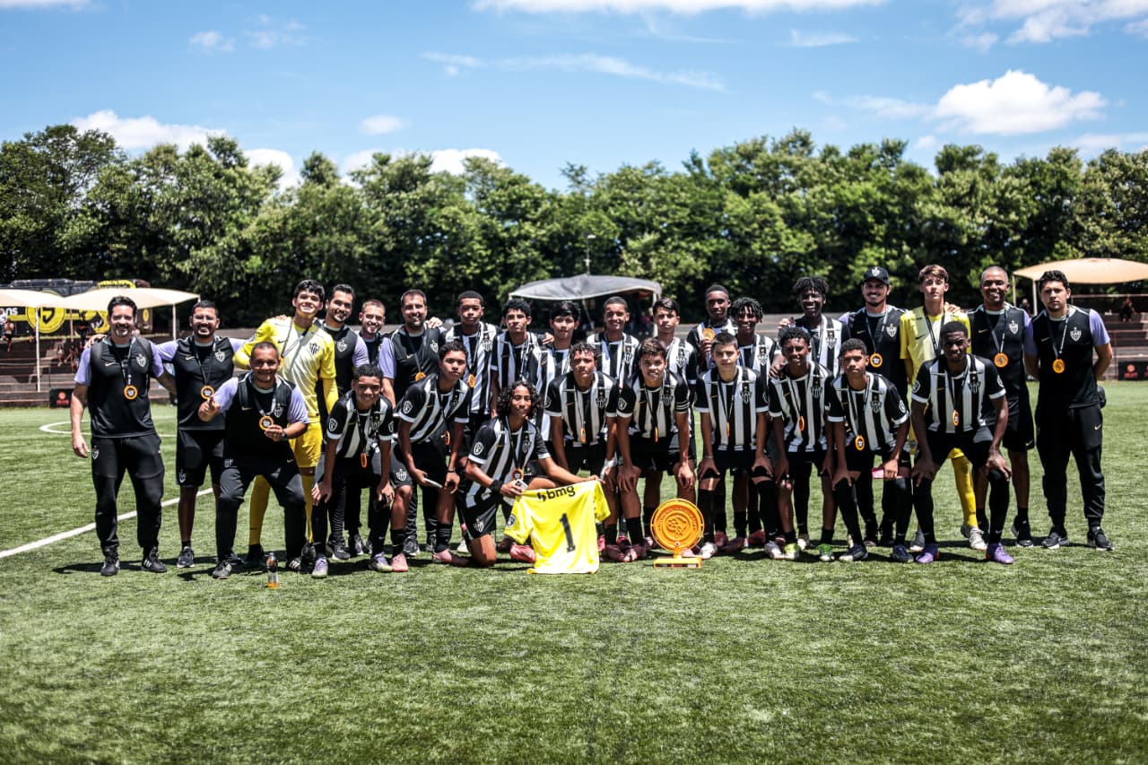 Delegação do Galinho campeã da Alcans Cup 2026 (Foto: Julio Zerbatto / Foto Base Brasil)