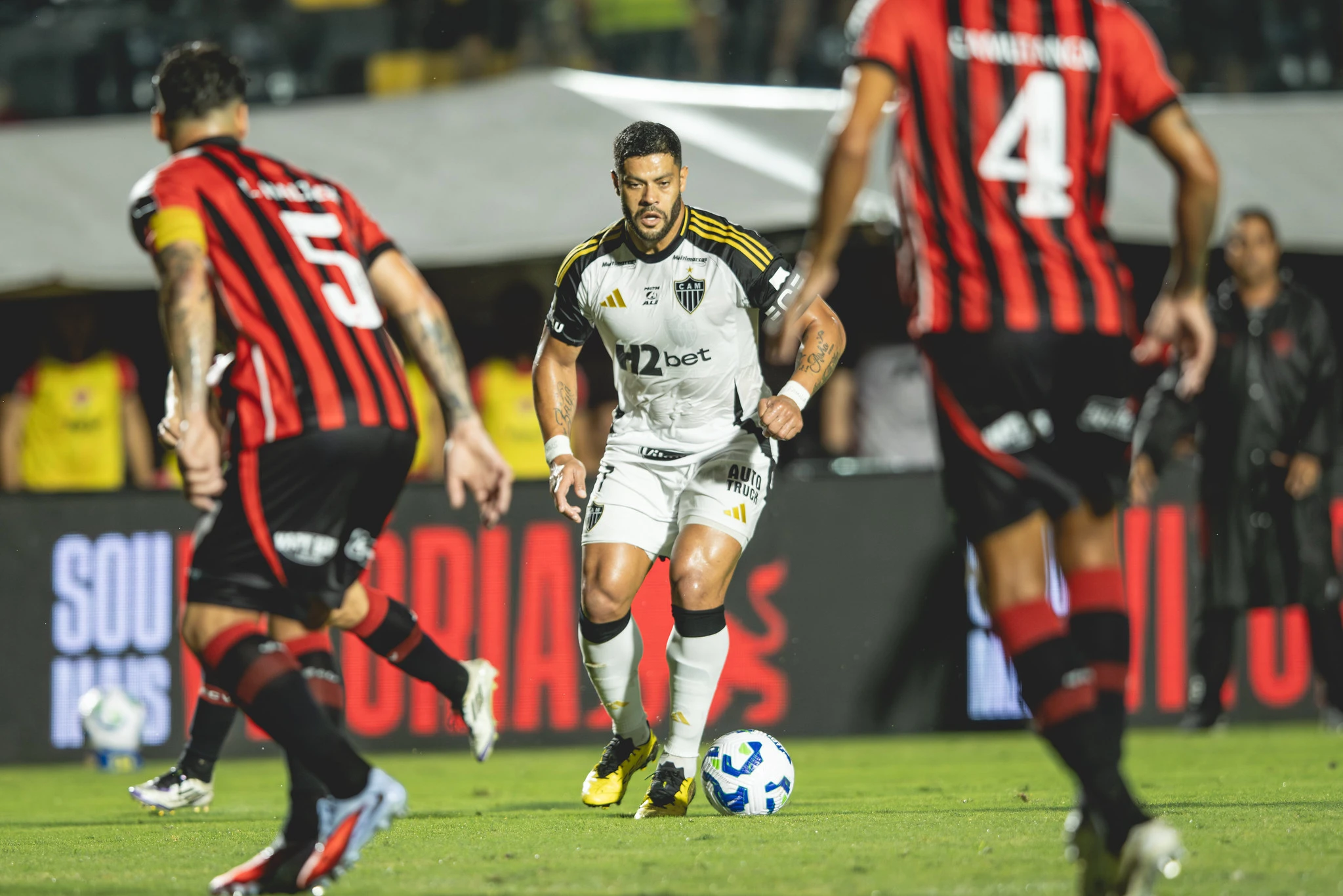 vitoria-x-atletico-provaveis-escalacoes-e-desfalques-do-jogo-pela-6a-rodada-do-brasileirao