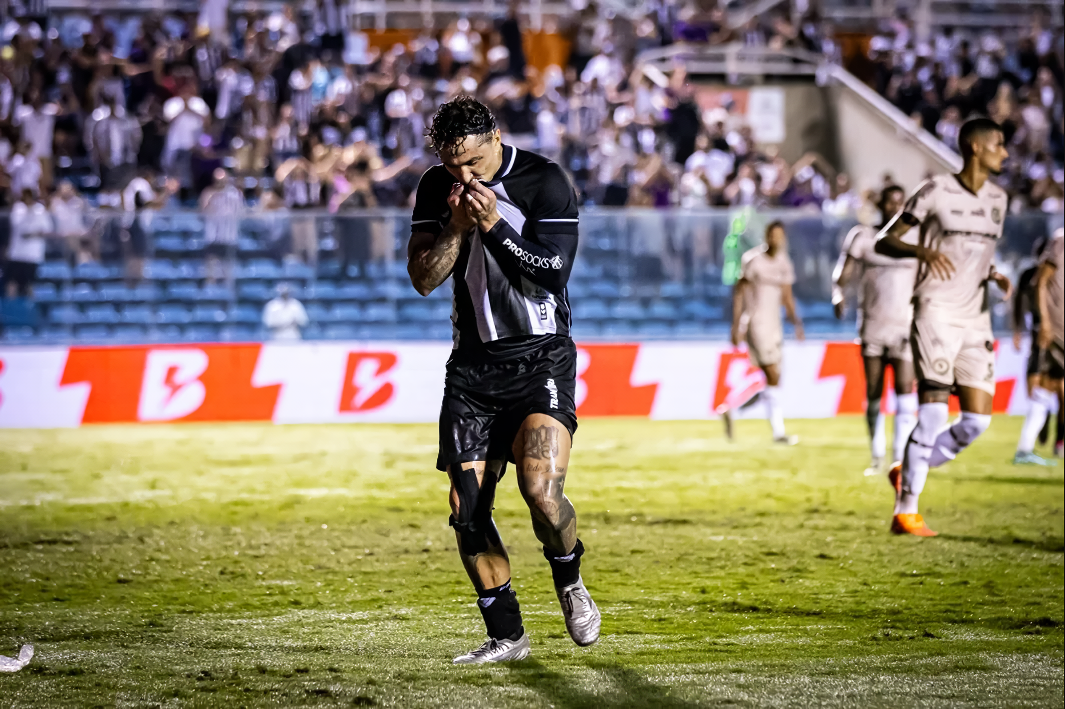Vina é a esperança de "Lei do Ex" para o rival (Foto: Gabriel Silva / Ceará SC)