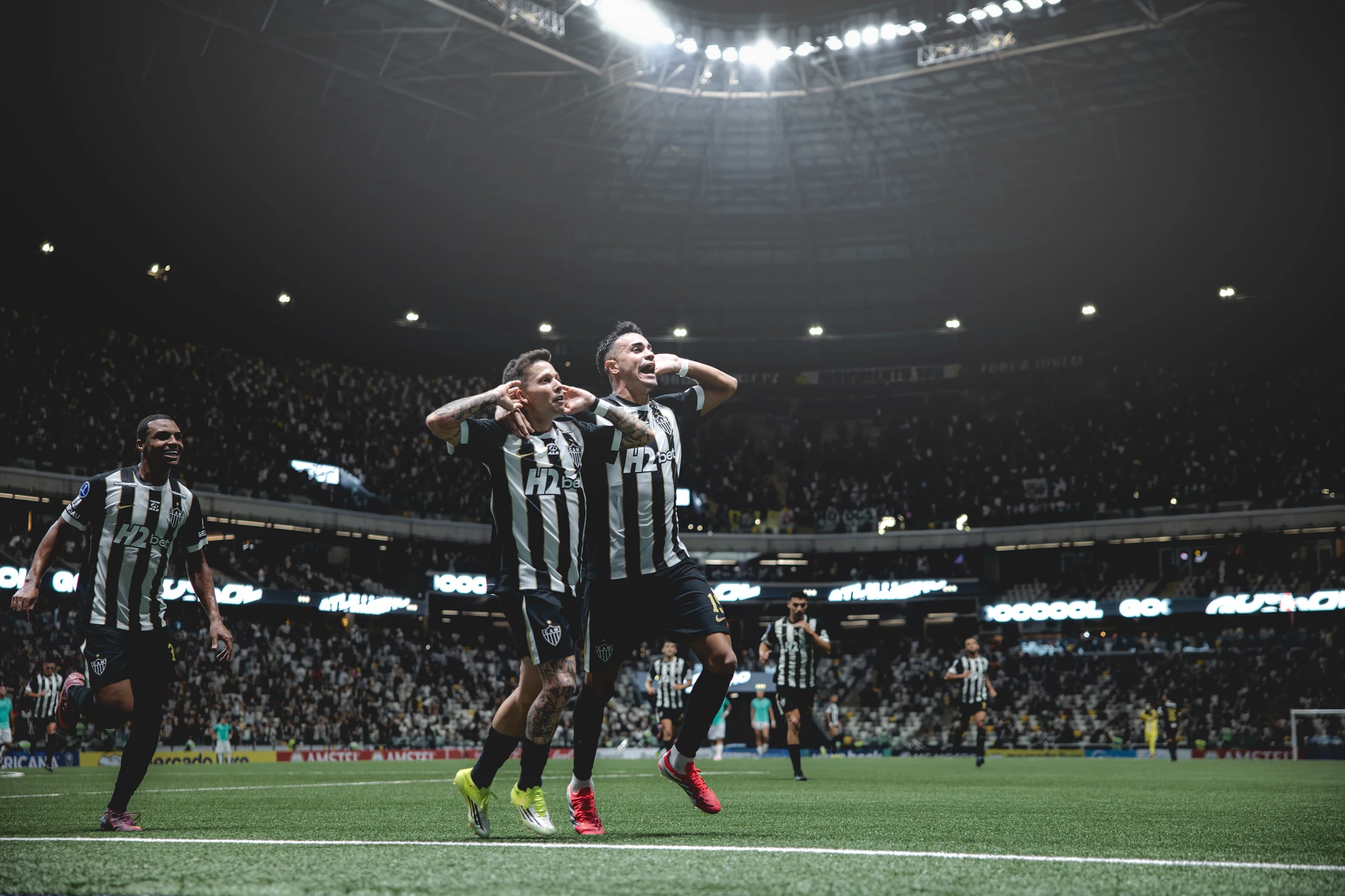 Com gols de Bernard e Cassierra, Atlético vence o Juventud-URU, pela Sul-Americana