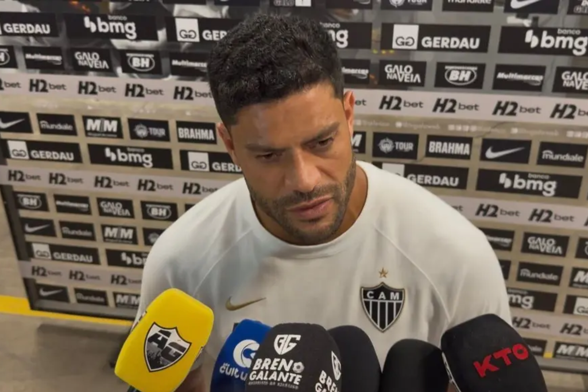Hulk concedeu entrevista na zona mista após a vitória do Galo contra o Ceará.