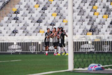 Galinho sub-17 venceu o Fortaleza, na Arena MRV (Foto: Luis Amaral / Atlético)