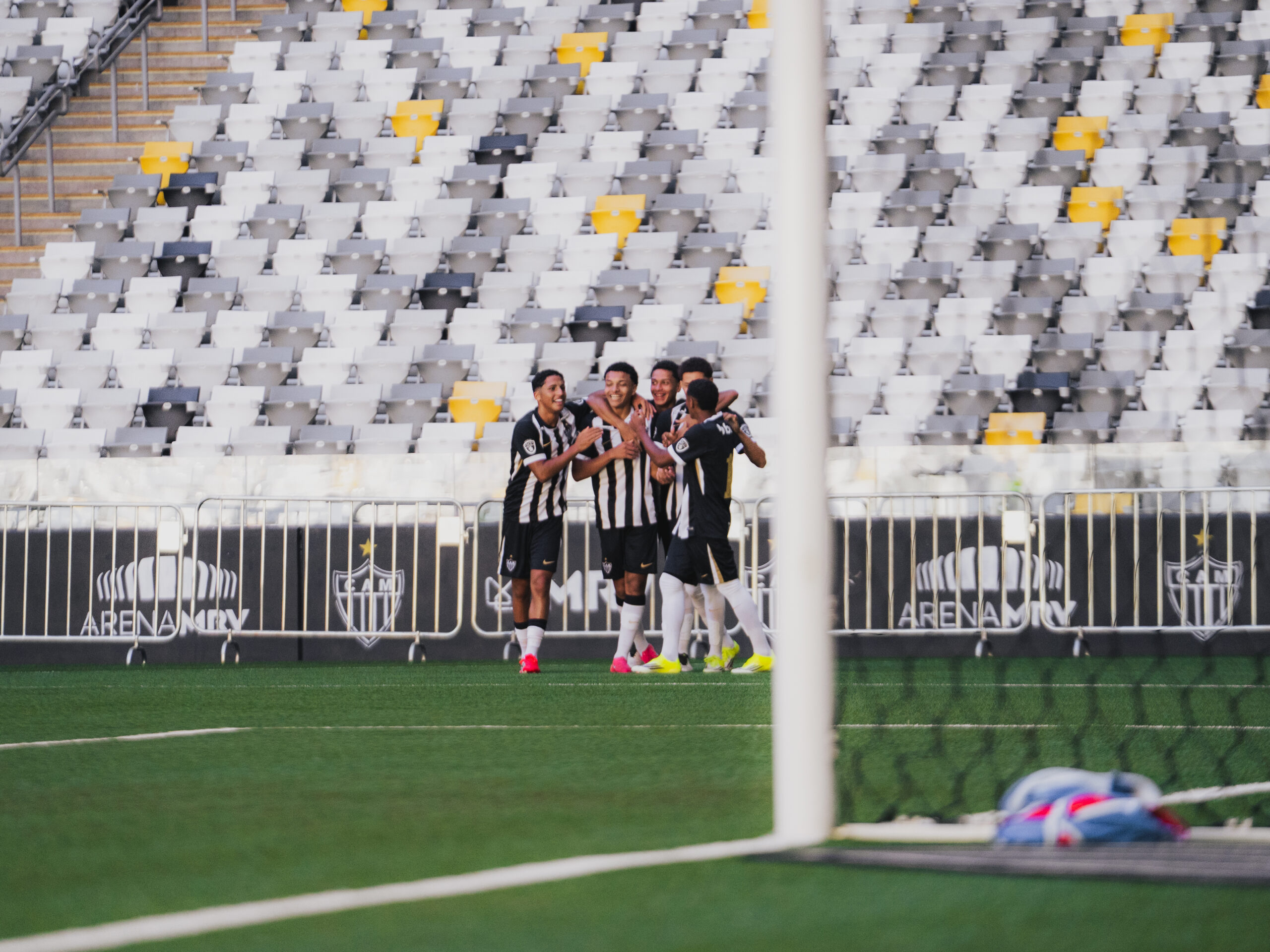 Galinho sub-17 venceu o Fortaleza, na Arena MRV (Foto: Luis Amaral / Atlético)