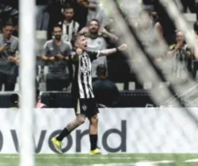 Com gol de Bernard, Atlético vence o Puerto Cabello e está nas oitavas da Sul-Americana