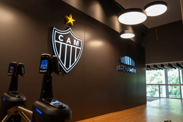 Atlético acerta contratação de zagueiro equatoriano de 1,94m