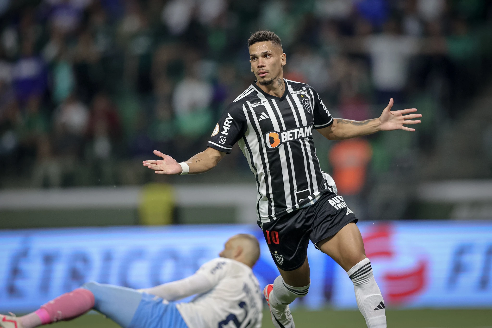 Hoje no Palmeiras, o atacante Paulinho marcou um dos gols da última vitória do Galo jogando contra o Palmeiras, em São Paulo